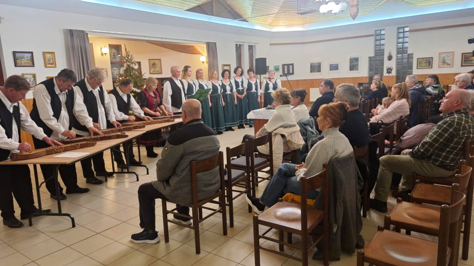 Advent békéjét idézték meg énekkel és hangszerekkel a Kisfaludi Közösségi Házban